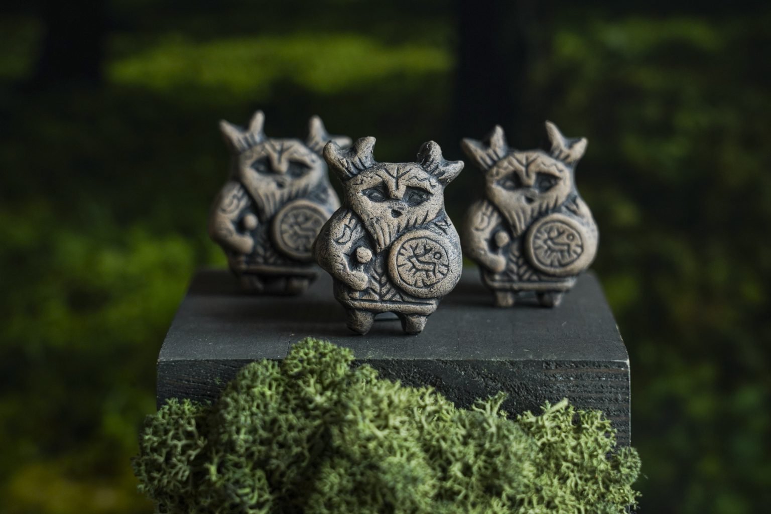 Šamanas rudasis reljefinė segė - Image 2