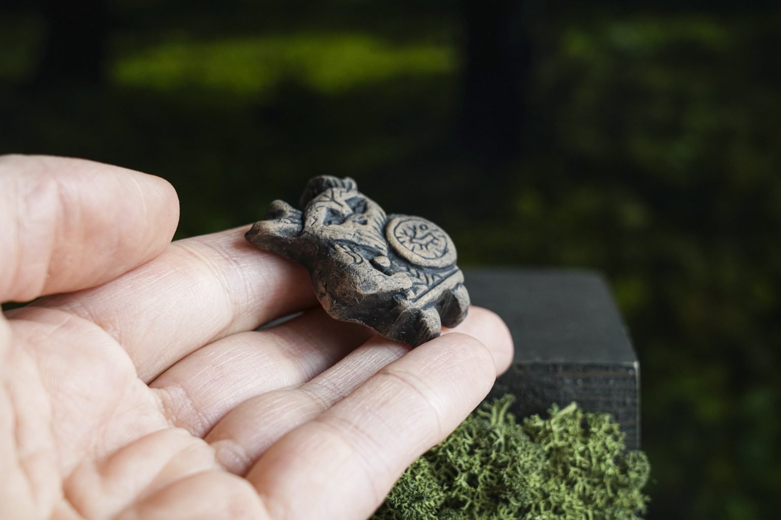 Šamanas rudasis reljefinė segė - Image 4