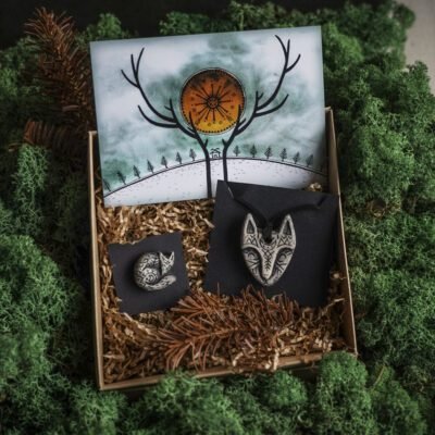 Pilkosios lapės dovanų rinkinys (segė+pakabukas+atvirukas)