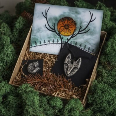 Pilkosios lapės dovanų rinkinys (segė+pakabukas+atvirukas)