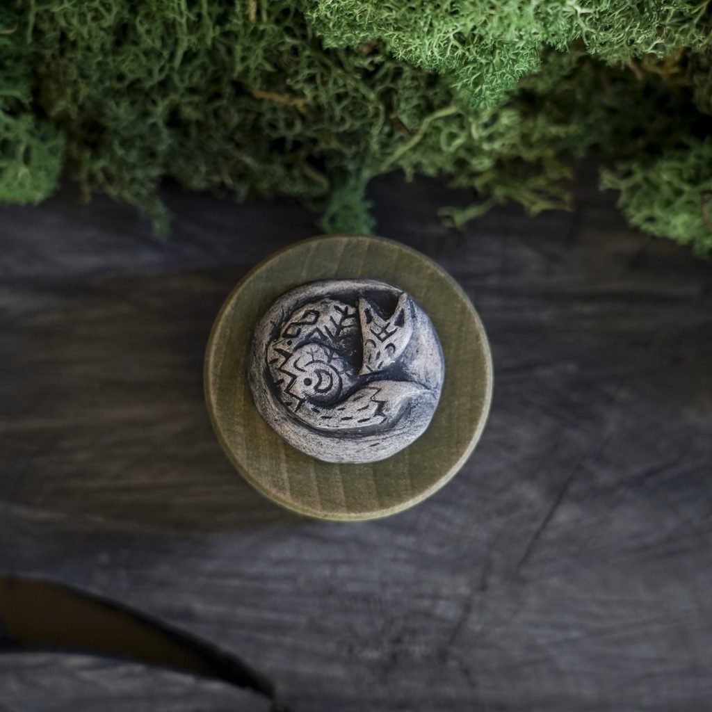 Žalia medinė deželė su Miegančia lape