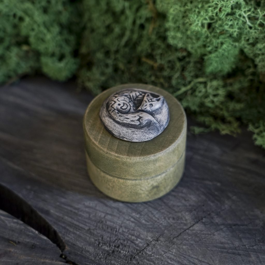 Žalia medinė deželė su Miegančia lape - Image 3