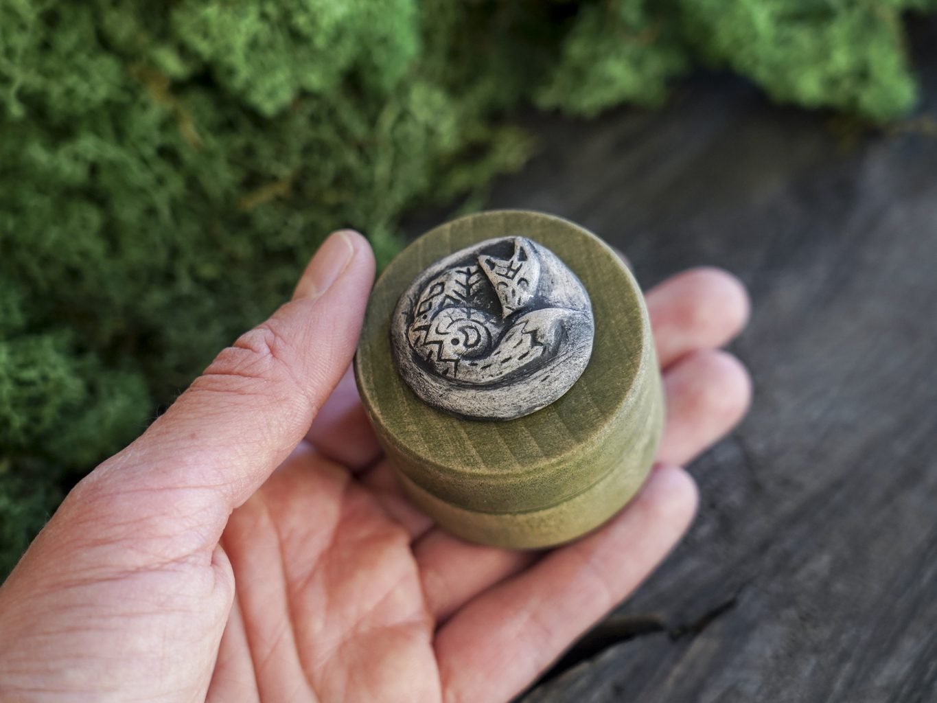 Žalia medinė deželė su Miegančia lape - Image 2