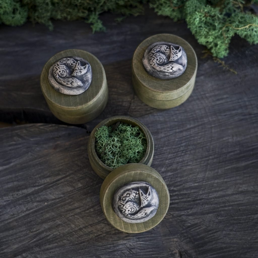 Žalia medinė deželė su Miegančia lape - Image 10