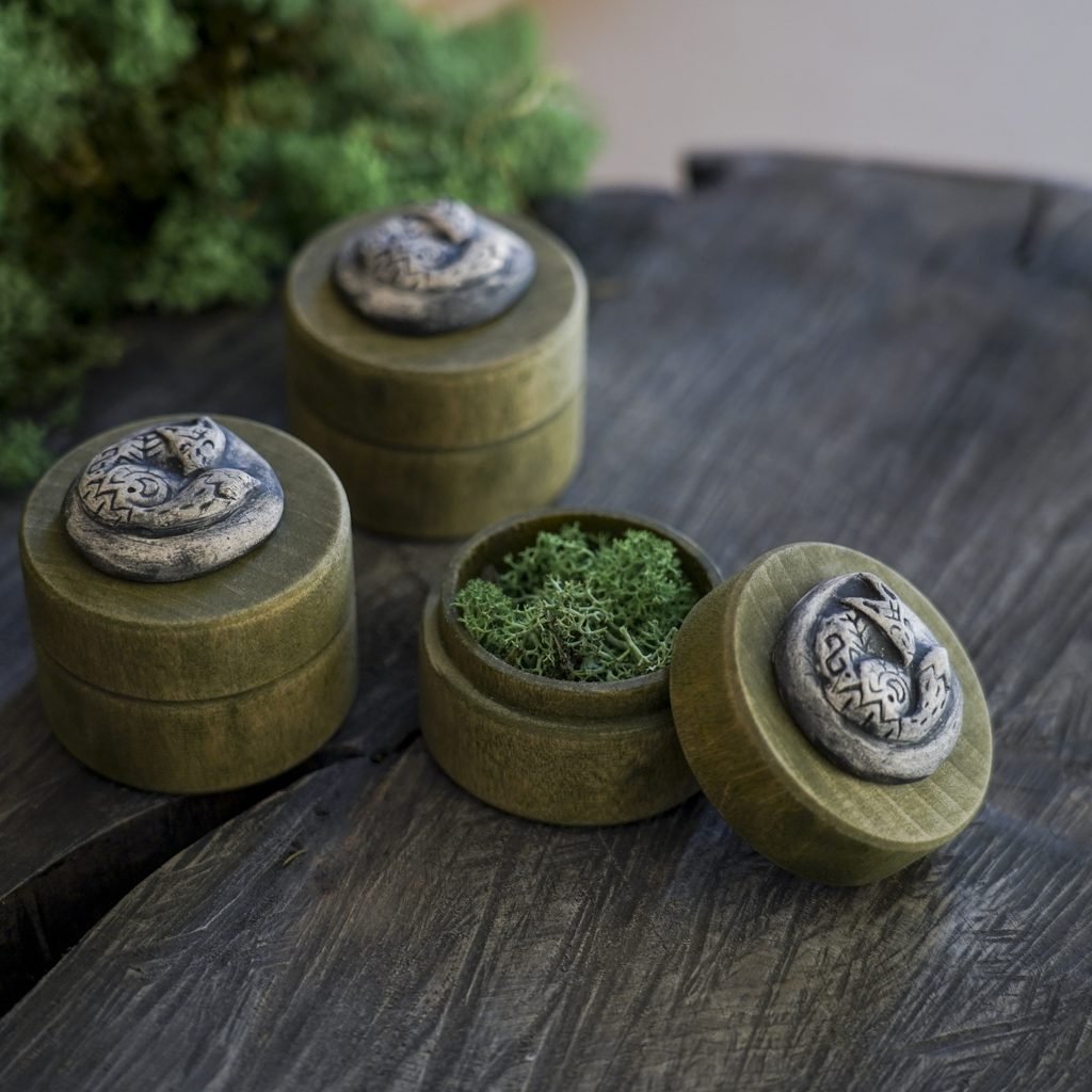 Žalia medinė deželė su Miegančia lape - Image 11