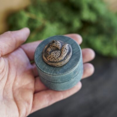 Melsva medinė deželė su Miegančia lape