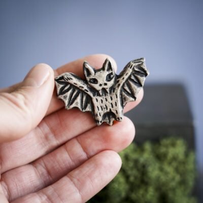 Šikšnosparnis reljefinė segė