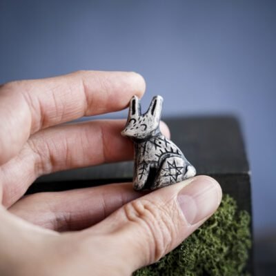 Kiškis pilkasis reljefinė segė